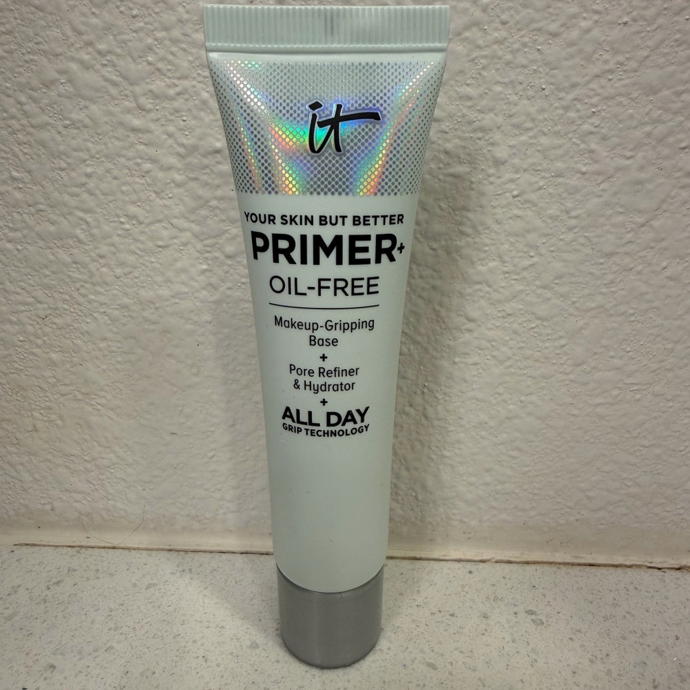 it cosmetics PRIMER+ Oil-Free in light mint with silver cap